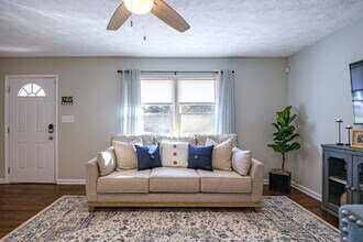 941 Pine Manor in Marietta, GA - Building Photo - Building Photo
