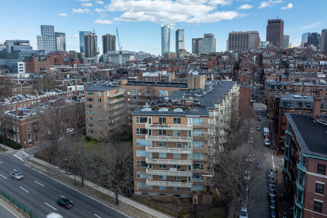 River House Condos in Boston, MA - Foto de edificio - Building Photo