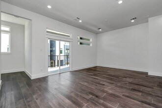 4715 Independence Hts Ln in Houston, TX - Building Photo - Building Photo