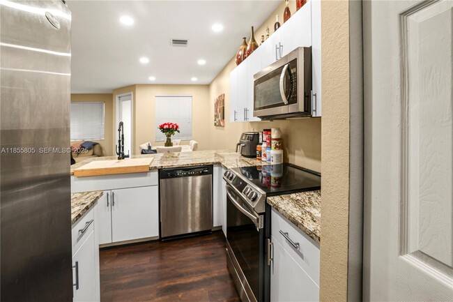 6037 SW 19th St in North Lauderdale, FL - Building Photo - Building Photo