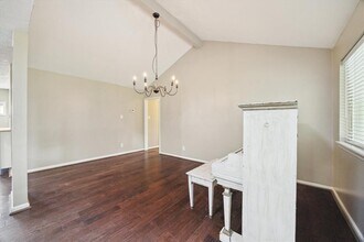 5847 Bitternut Dr in Houston, TX - Building Photo - Building Photo
