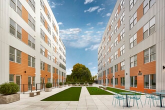 3 Acres in Jersey City, NJ - Foto de edificio - Building Photo