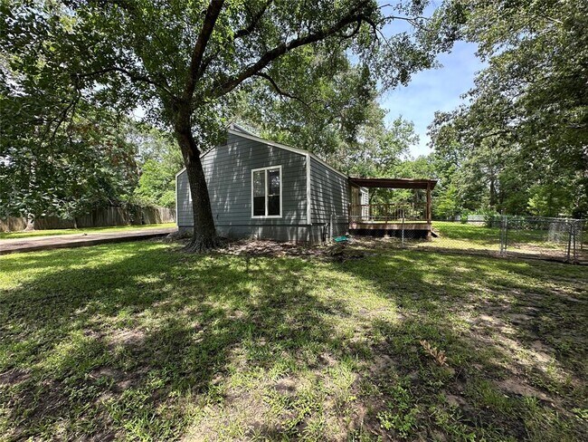 4745 Holly Ln E in Montgomery, TX - Building Photo - Building Photo