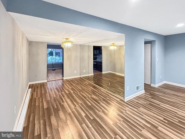 19634 Club Lake Rd in Gaithersburg, MD - Building Photo - Building Photo