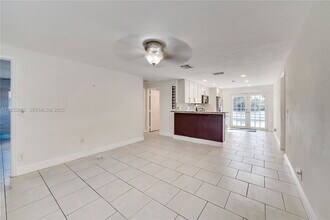 5900 N Farragut Dr in Hollywood, FL - Building Photo - Building Photo