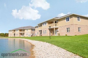 Timber Springs Apartments in Sheboygan Falls, WI - Foto de edificio - Building Photo