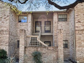 12446 Starcrest Dr in San Antonio, TX - Building Photo
