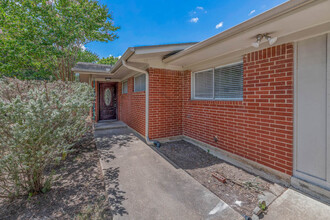 808 Vine St in Bryan, TX - Foto de edificio - Building Photo