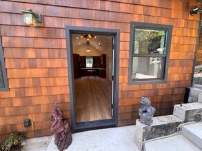 2111 Hyperion Ave in Los Angeles, CA - Foto de edificio - Building Photo