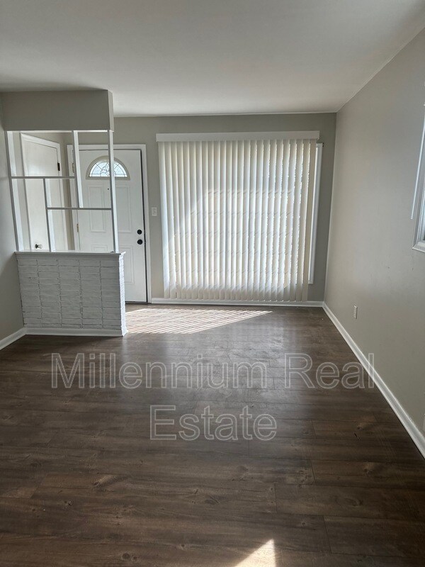 747 E Mansfield Ave in Pontiac, MI - Building Photo - Building Photo
