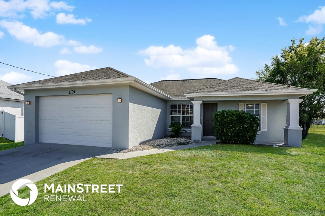1709 NE 6th Pl in Cape Coral, FL - Building Photo