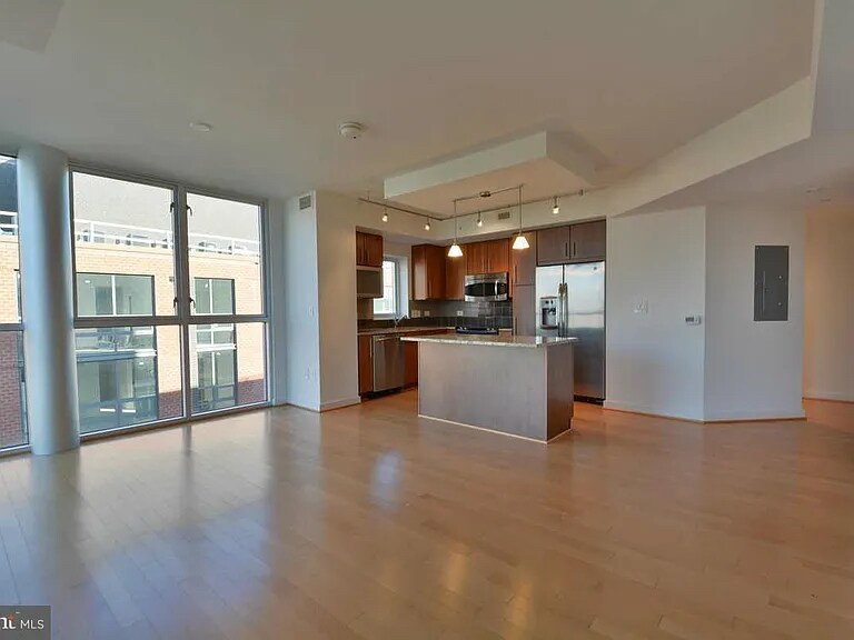 1025 1st St SE in Washington, DC - Building Photo