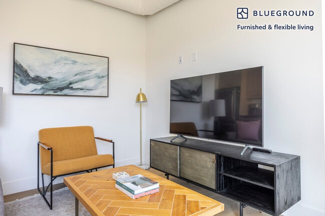 611 N Virgil Ave in Los Angeles, CA - Building Photo - Building Photo