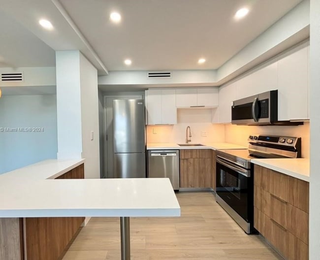 1050 SE 15th St in Fort Lauderdale, FL - Building Photo - Building Photo