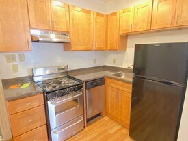 842 Beacon St Apartamentos