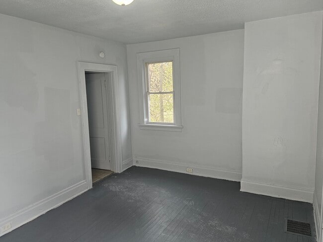 597 Trenton Ave in Cincinnati, OH - Building Photo - Building Photo