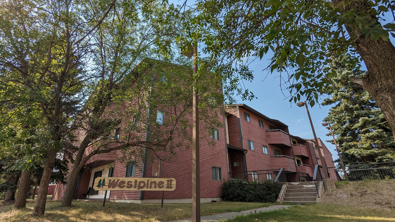 West Pine Apartments in Prince George, BC - Building Photo