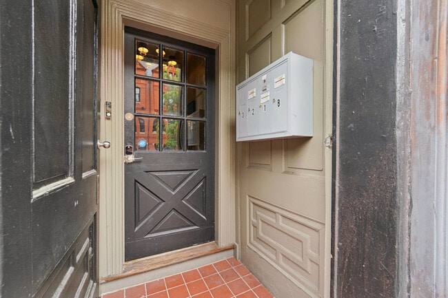 1010 N Calvert St in Baltimore, MD - Foto de edificio - Building Photo