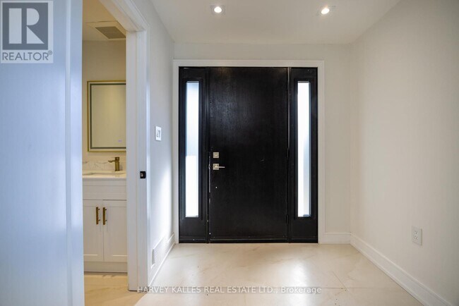 354 Bessborough Dr in Toronto, ON - Building Photo - Building Photo