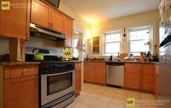 8 Oliva Rd in Boston, MA - Foto de edificio - Building Photo