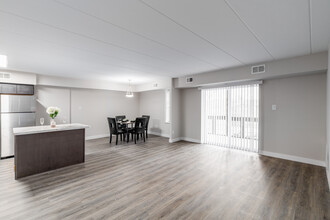 The Colony Apartments in Wilmington, DE - Building Photo - Interior Photo