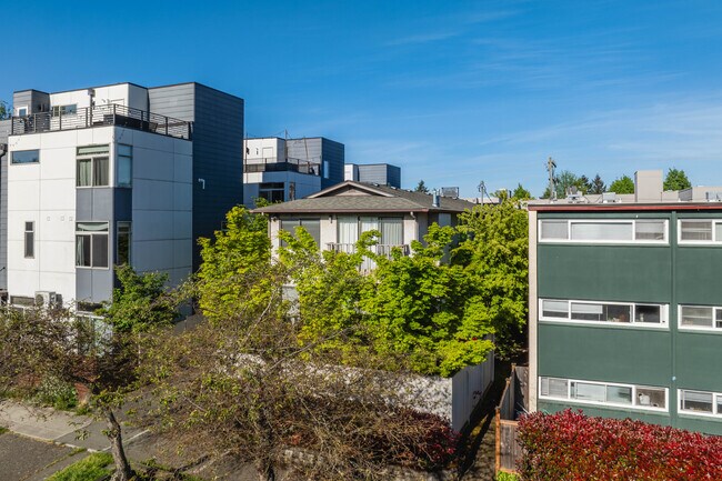 6309 42nd Ave SW in Seattle, WA - Building Photo - Building Photo