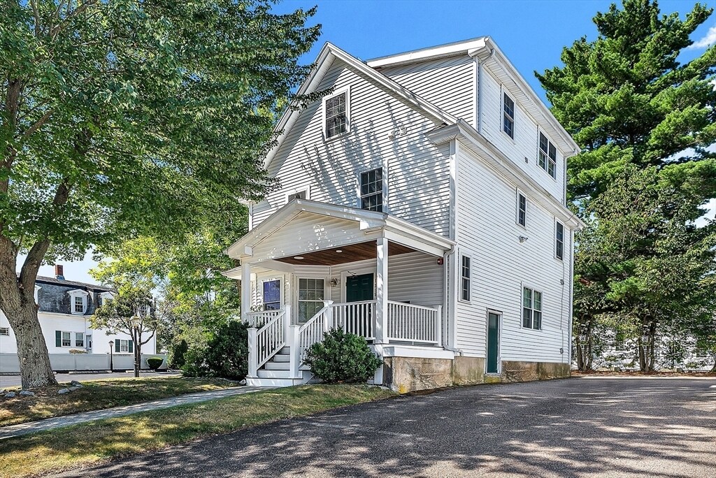 1315 Highland Ave in Needham, MA - Building Photo