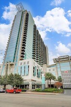 5925 Almeda Rd in Houston, TX - Building Photo - Building Photo