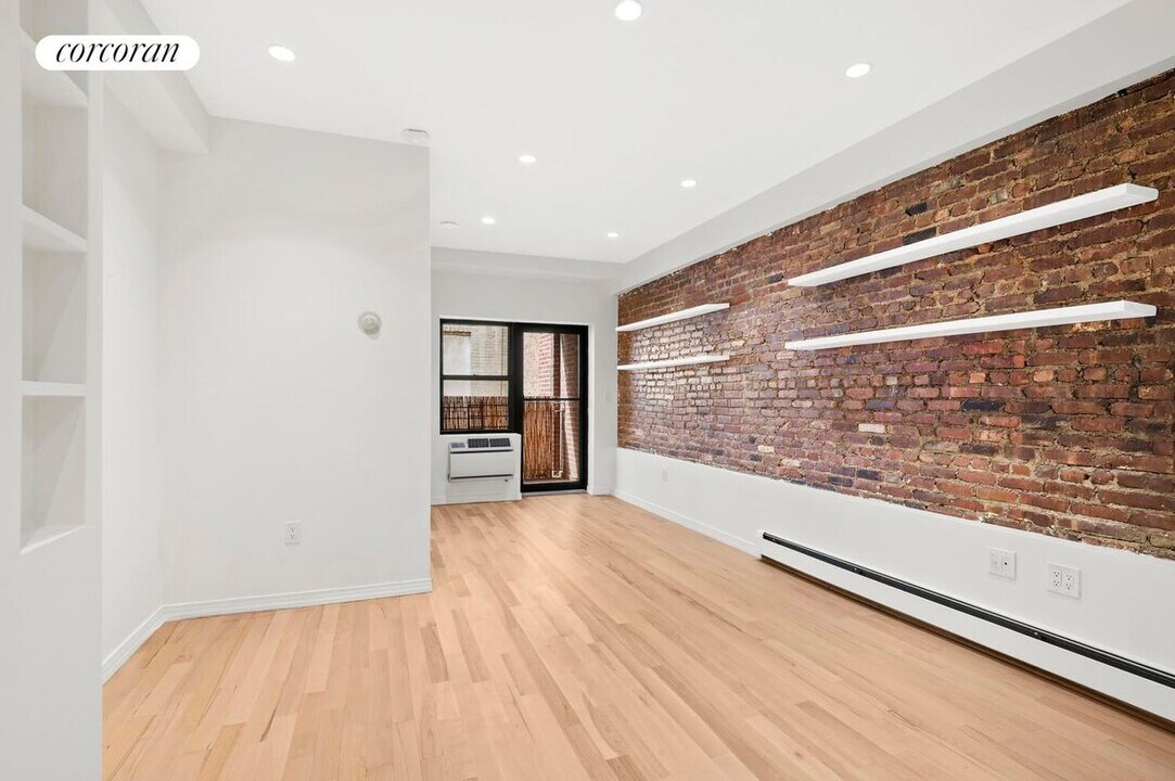 107 Avenue A in New York, NY - Building Photo