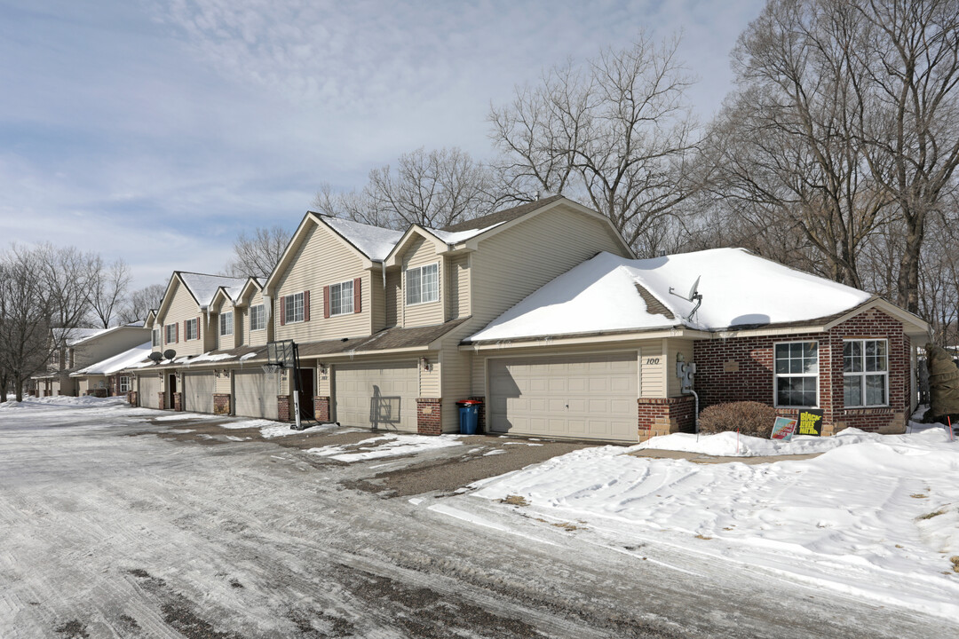 100-118 Firebarn Rd in Circle Pines, MN - Building Photo