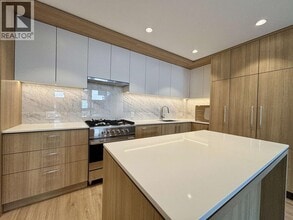 6085 Irmin St in Burnaby, BC - Building Photo - Building Photo