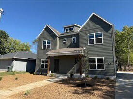 820 Dockery Ln in Fayetteville, AR - Building Photo