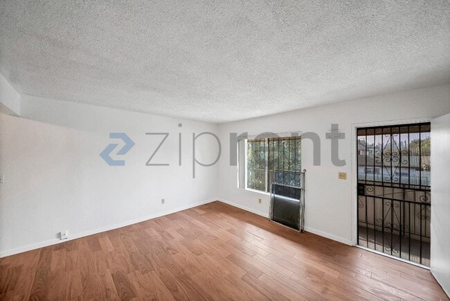 2458 Normandie Ave in Los Angeles, CA - Foto de edificio - Building Photo