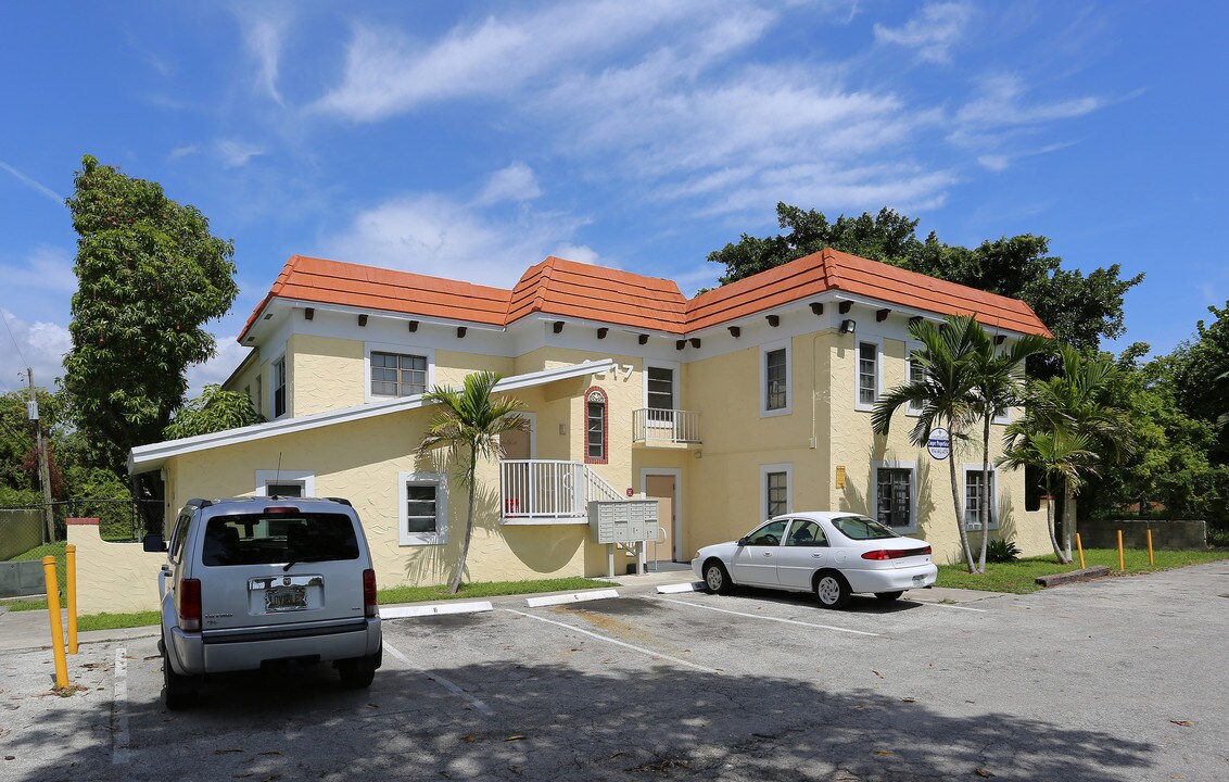 1317 N Dixie Hwy in Fort Lauderdale, FL - Building Photo