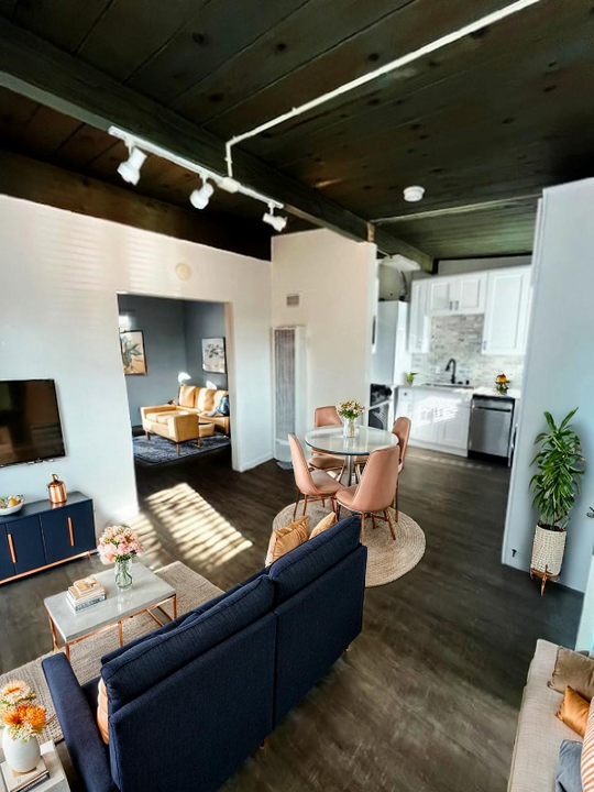 25 Bennett Ave in Long Beach, CA - Building Photo