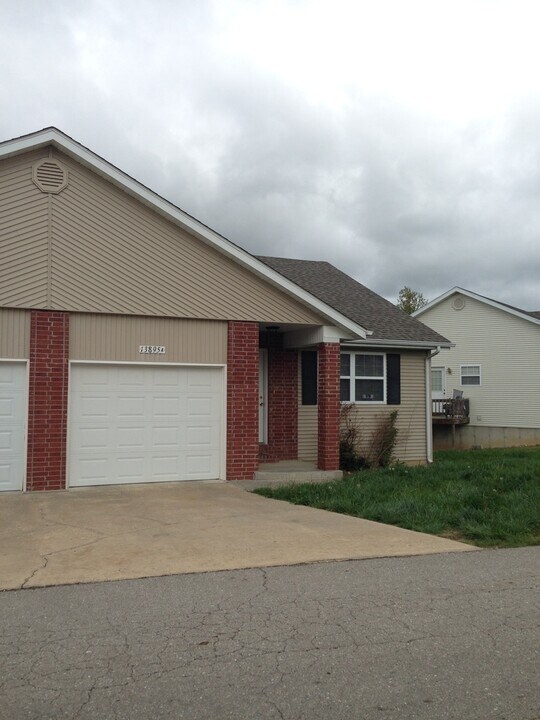 13895 Trinity Cir in St. Robert, MO - Building Photo