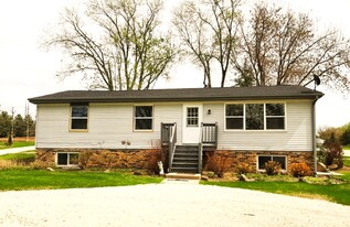 18805 McGuire Rd in Harvard, IL - Building Photo