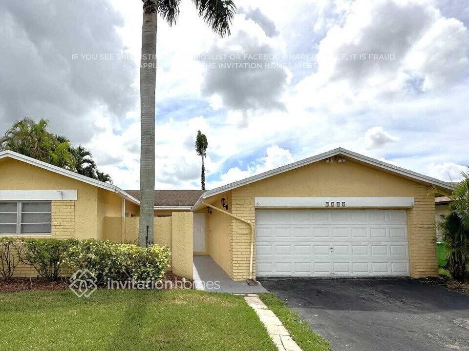 3300 NW 96th Ave in Sunrise, FL - Building Photo