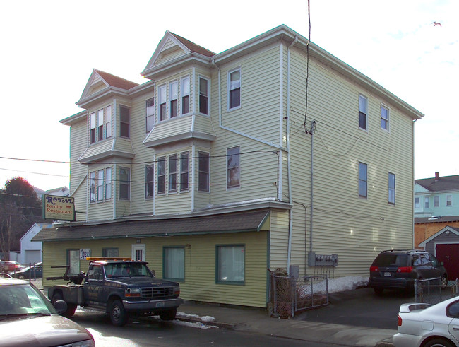 129-135 Division St in Fall River, MA - Foto de edificio - Building Photo