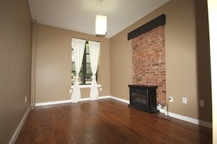 AMAZING 3BR /1BATH HUGE SPACE IN TOP LOCATION in Brooklyn, NY - Foto de edificio - Building Photo