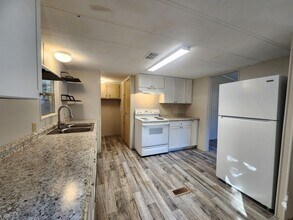 610 SE 128th Ave in Silver Springs, FL - Building Photo - Building Photo