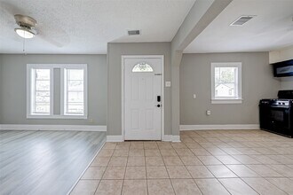 1101 Elm St in Deer Park, TX - Building Photo - Building Photo