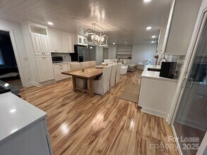 10316 Whitethorn Dr in Charlotte, NC - Building Photo - Building Photo