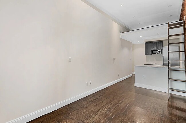 property at 316 W 14th St