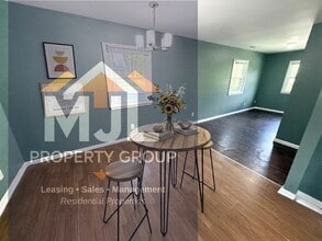 708 N Willow Ave in Sugar Creek, MO - Building Photo - Building Photo