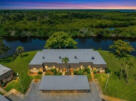 4112 Hampton Dr in New Port Richey, FL - Building Photo