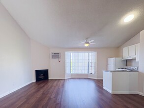 10256 McClemont Ave in Los Angeles, CA - Building Photo - Building Photo