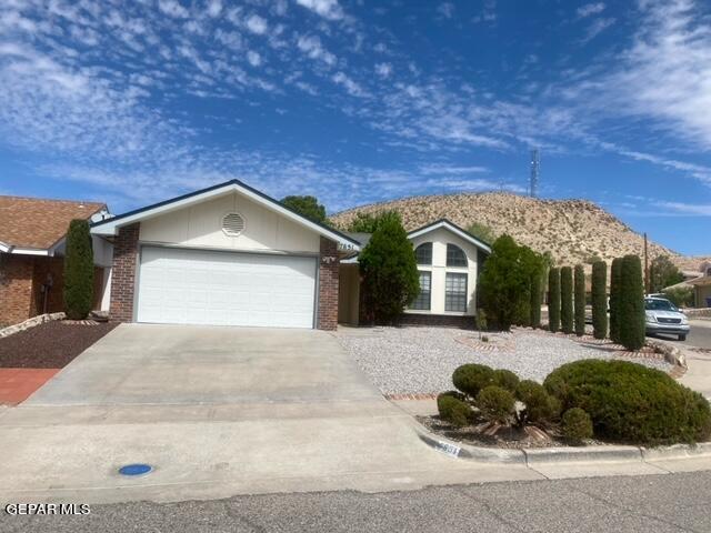 7651 Medano Dr in El Paso, TX - Building Photo