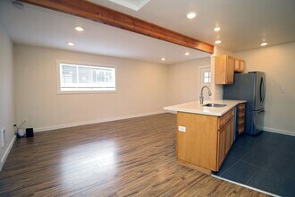 6214 SE 51st Ave in Portland, OR - Building Photo - Building Photo