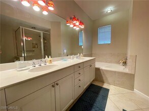 9211 Palmetto Ridge Dr in Bonita Springs, FL - Building Photo - Building Photo